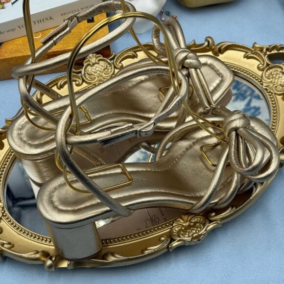 🆕 LOEFFLER RANDALL 🧿 NWOB Mikel Leather Bow Heel Sandal, Gold Leather - Sz 6.5 - Picture 13 of 16